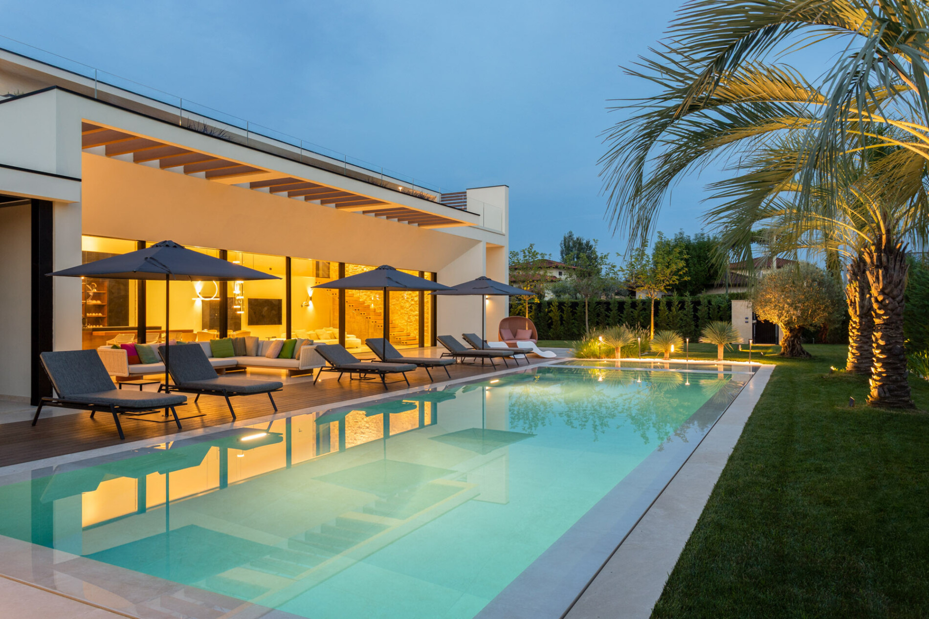 Villa Shade